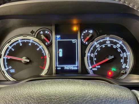 Used 2022 Toyota 4Runner Limited AWD/4WD image 12