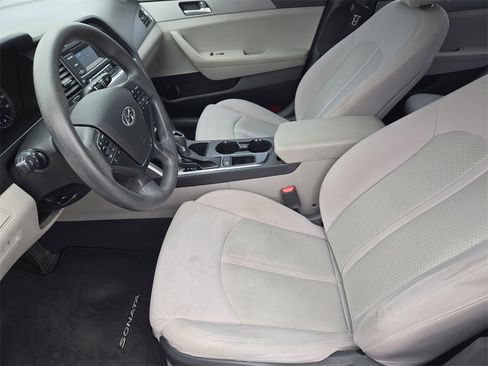 Used 2015 Hyundai Sonata SE w/ Cargo Package image 13