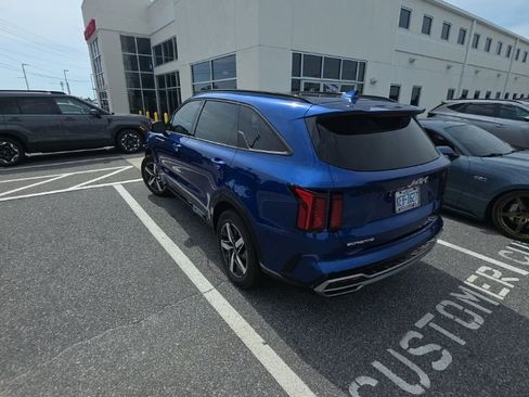 Used 2023 Kia Sorento S w/ Panoramic Sunroof Package FWD image 4