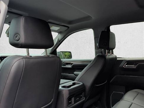 Used 2025 Chevrolet Silverado 1500 LT Trail Boss w/ Convenience Package II AWD/4WD image 17