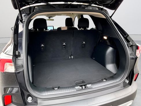 Used 2020 Ford Escape SE image 23