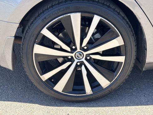 Used 2020 Nissan Altima 2.5 SR w/ Premium Package FWD image 10