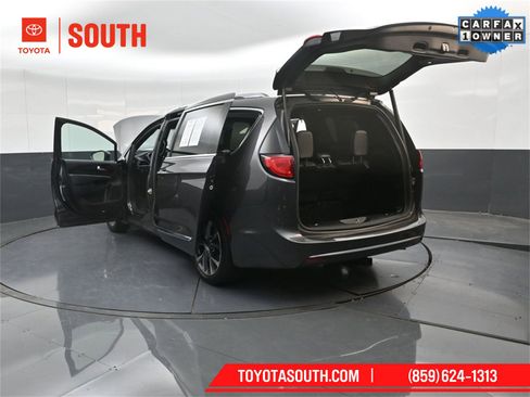 Used 2020 Chrysler Pacifica Limited image 48