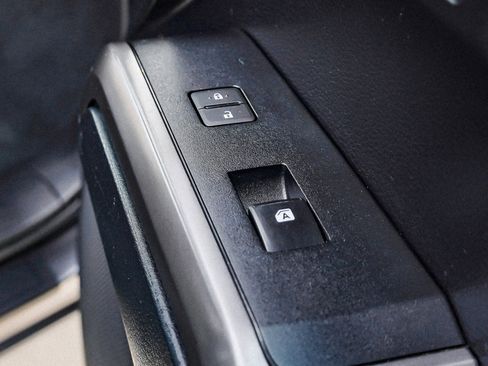 Used 2017 Toyota Tacoma TRD Off-Road w/ Premium & Technology Package image 29