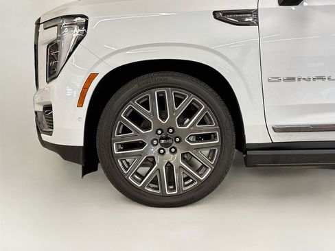 Used 2026 GMC Yukon Denali Ultimate w/ LPO, Floor Liner Package AWD/4WD image 36