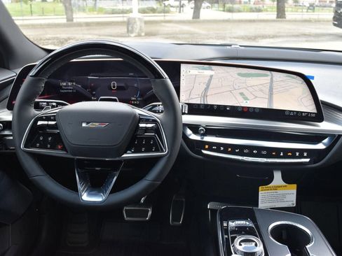 New 2026 Cadillac Lyriq V AWD/4WD image 36