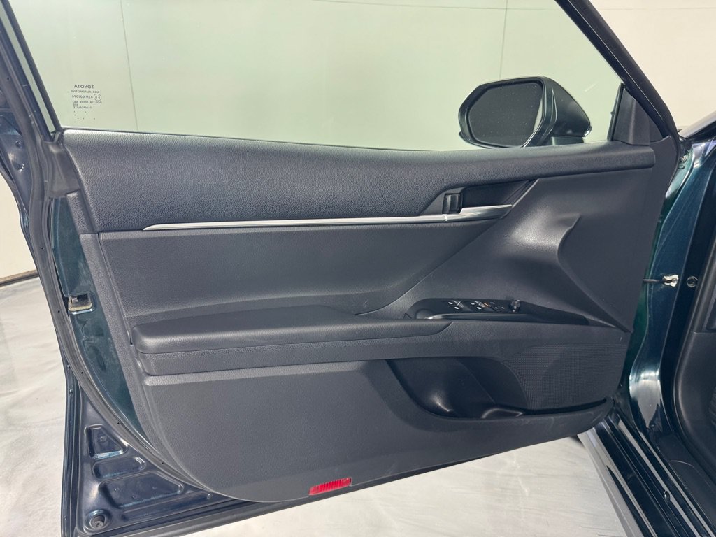Used 2020 Toyota Camry SE FWD image 11
