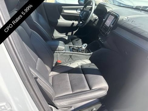 Used 2024 Volvo XC40 B5 Plus w/ Climate Package AWD/4WD image 3