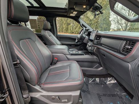 Used 2022 Ford Expedition Limited image 12