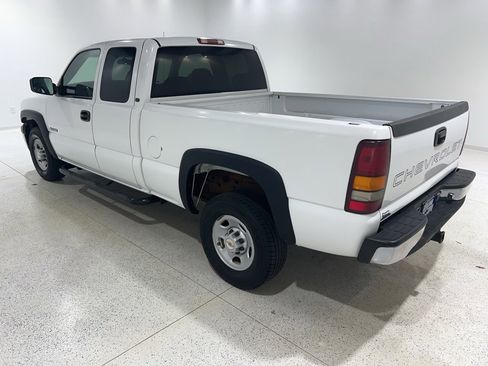 Used 2000 Chevrolet Silverado 2500 W/T w/ Firm Ride Suspension Pkg image 3