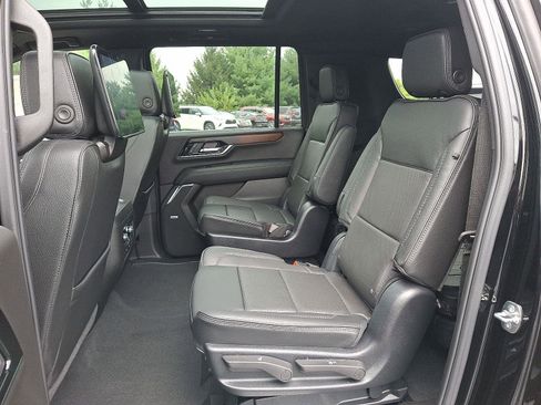 New 2025 GMC Yukon XL Denali w/ Denali Reserve Package AWD/4WD image 6