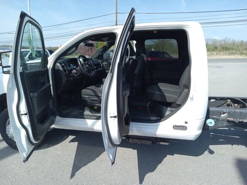 Used 2022 RAM 3500 Tradesman RWD image 28