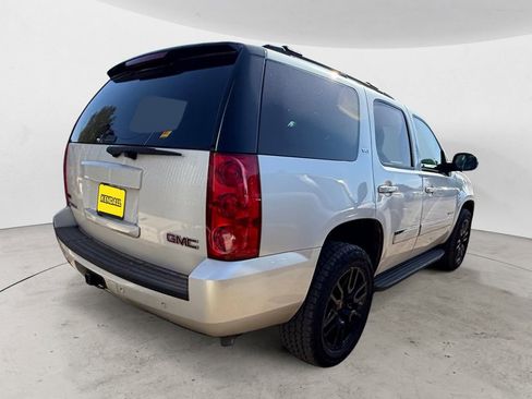 Used 2011 GMC Yukon SLT w/ SLT-2 Equipment Package AWD/4WD image 3