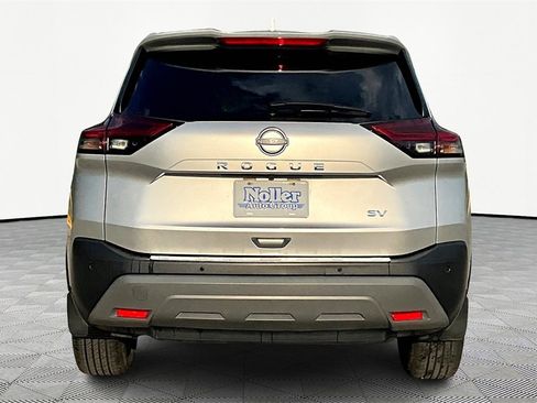 Used 2022 Nissan Rogue SV image 4