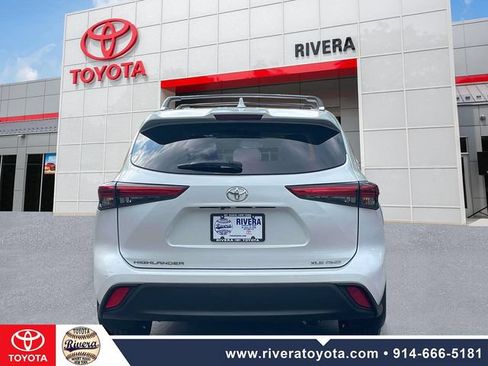 Used 2023 Toyota Highlander XLE AWD/4WD image 7