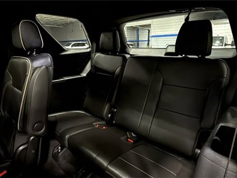 Used 2022 Chevrolet Traverse Premier w/ Redline Edition image 15