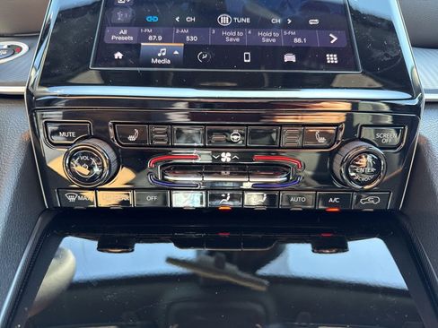 New 2025 Jeep Grand Cherokee Altitude image 6