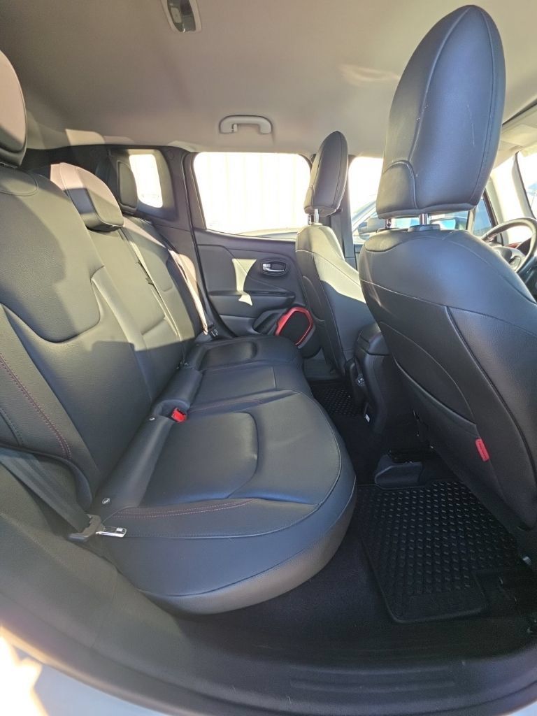 Used 2018 Jeep Renegade Trailhawk AWD/4WD image 21