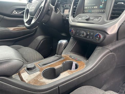 Used 2018 GMC Acadia SLE image 17