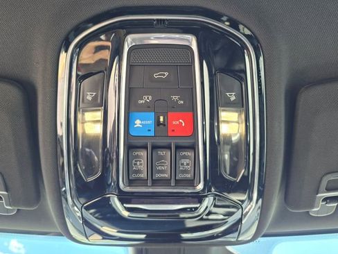 Used 2022 Jeep Grand Cherokee Overland AWD/4WD image 28