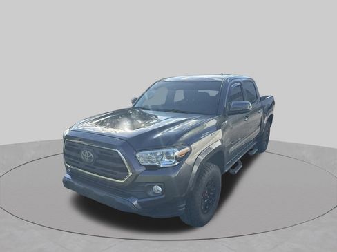 Used 2019 Toyota Tacoma SR5 AWD/4WD image 2