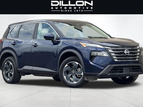 Used 2024 Nissan Rogue SV AWD/4WD image 2