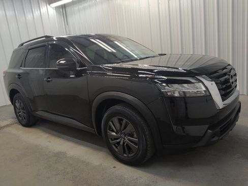 Used 2022 Nissan Pathfinder SV AWD/4WD image 11