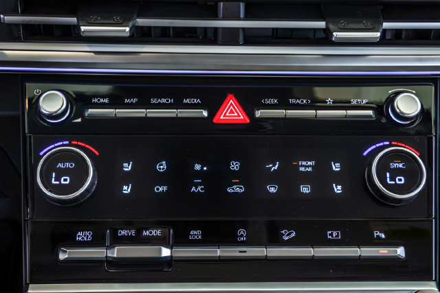 Certified 2026 Hyundai Santa Fe Limited AWD/4WD image 16