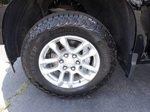 Used 2022 Chevrolet Silverado 1500 LT AWD/4WD image 53