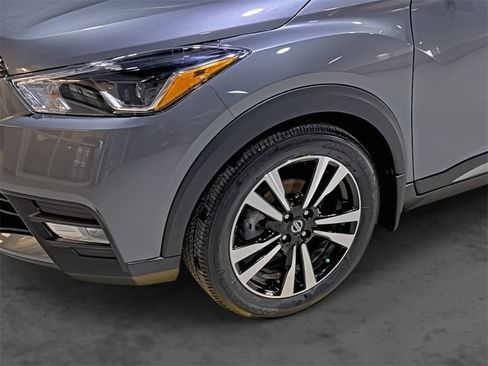 Used 2020 Nissan Kicks SR image 7