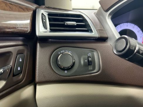 Used 2012 Cadillac SRX Luxury FWD image 17
