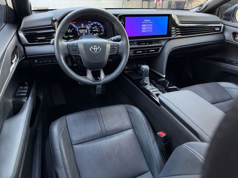 Used 2025 Toyota Camry XSE w/ Premium Plus Package image 5