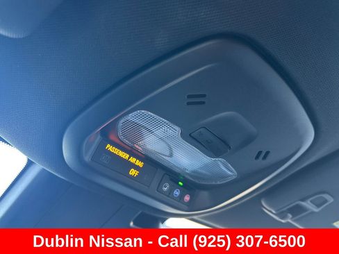 Used 2025 Chevrolet Trax RS FWD image 25