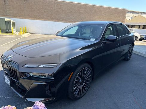 Used 2026 BMW i7 xDrive60 w/ M Sport Package RWD image 11