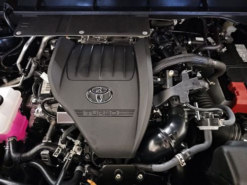 Used 2025 Toyota Highlander XLE AWD/4WD image 34
