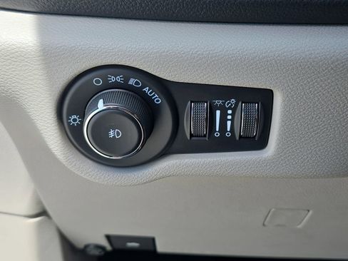 Used 2022 Chrysler Pacifica Limited FWD image 30