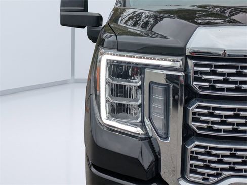 Used 2023 GMC Sierra 2500 Denali w/ Denali Black Diamond Edition image 9