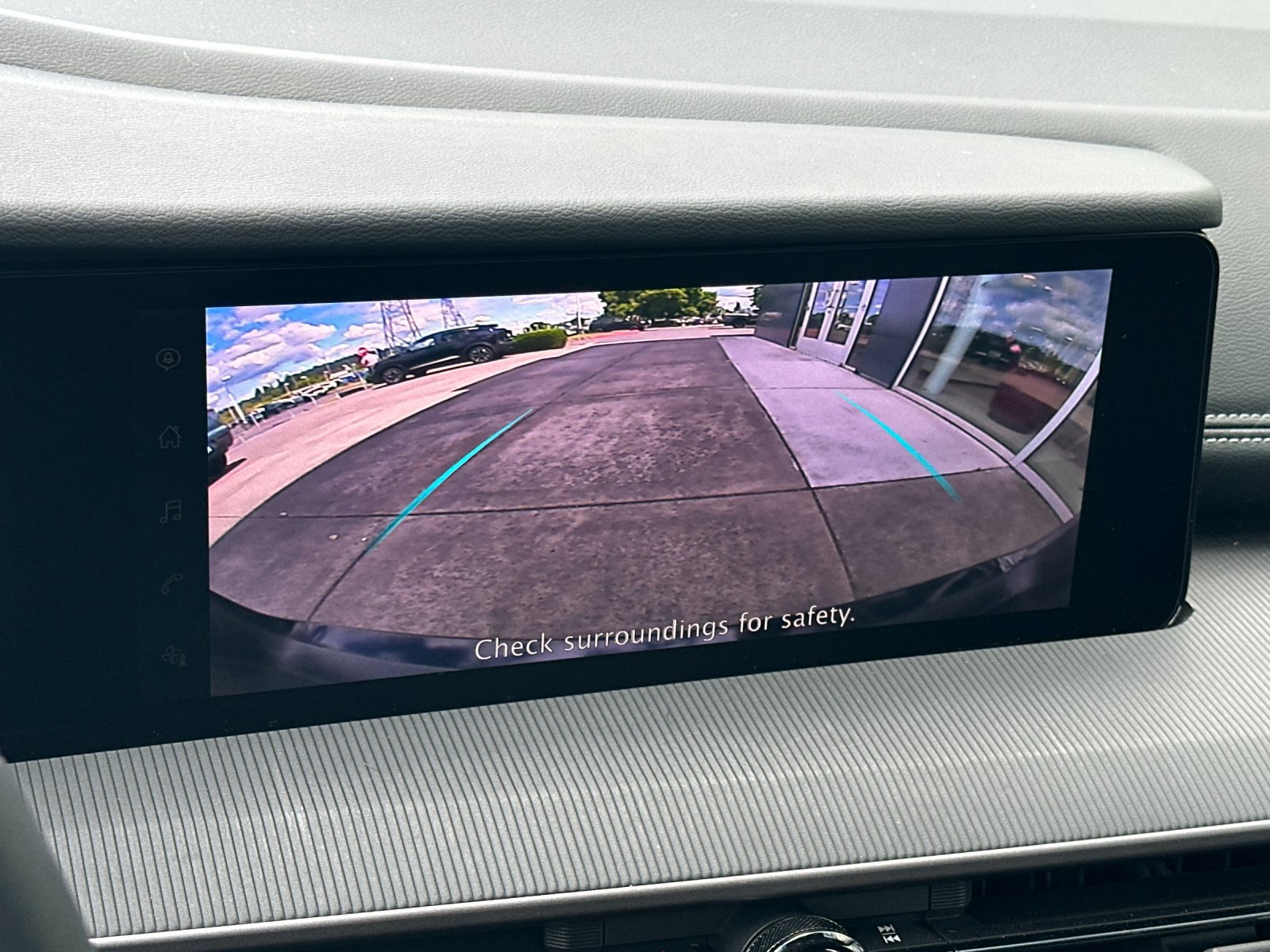 Used 2025 Nissan Murano SV AWD/4WD image 18