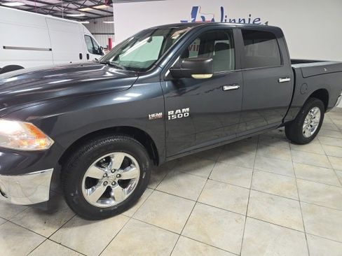 Used 2016 RAM 1500 Lone Star image 3
