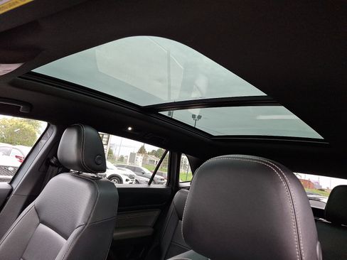 Used 2021 Volkswagen Atlas Cross Sport SE w/ Panoramic Sunroof Package AWD/4WD image 14