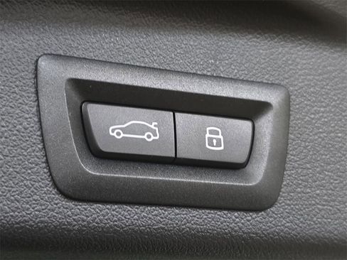 Certified 2026 BMW X5 xDrive50e w/ M Sport Package image 27