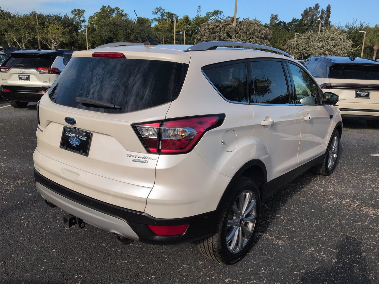 Used 2018 Ford Escape Titanium w/ Ford Safe & Smart Package FWD image 4