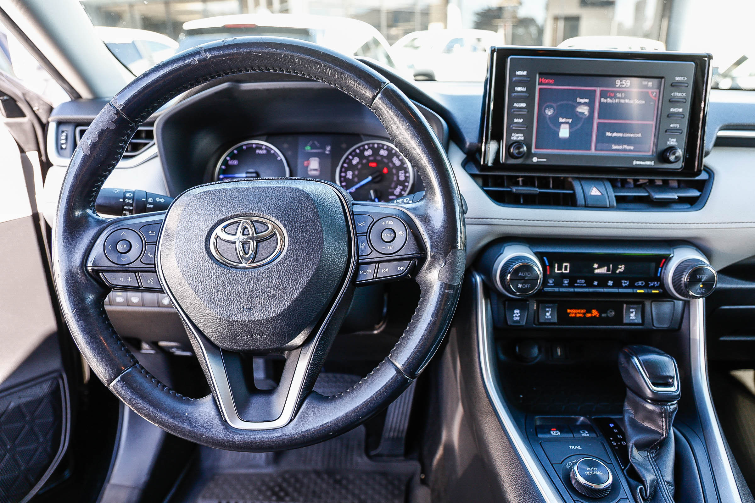 Used 2020 Toyota RAV4 XLE w/ Convenience Package AWD/4WD image 3