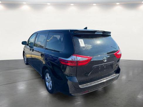 Used 2020 Toyota Sienna L FWD image 18