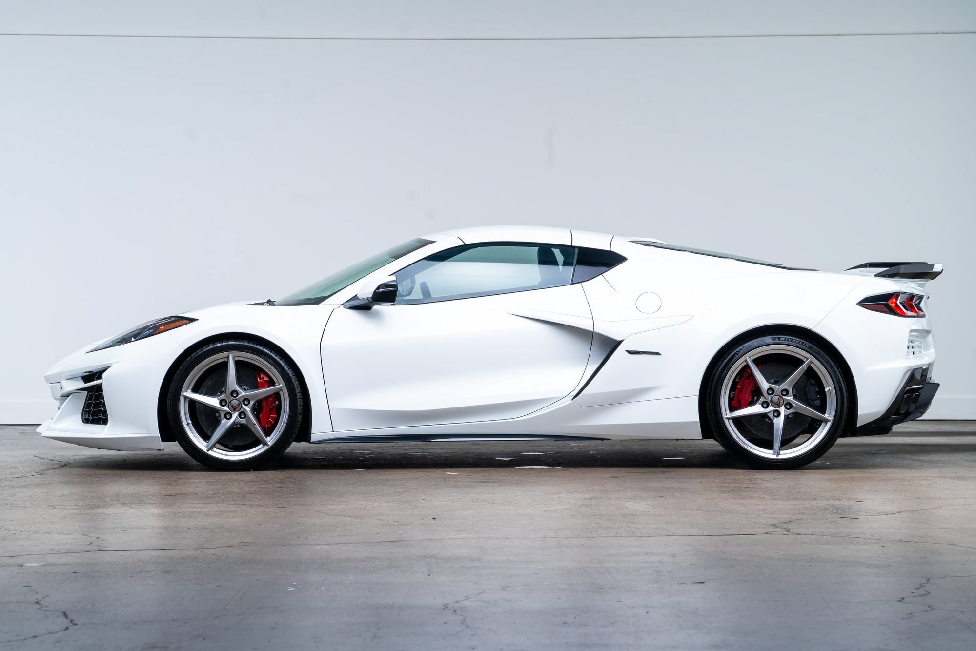 Used 2025 Chevrolet Corvette E-Ray AWD/4WD image 5