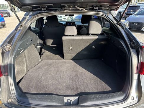 Used 2018 Toyota C-HR XLE FWD image 9