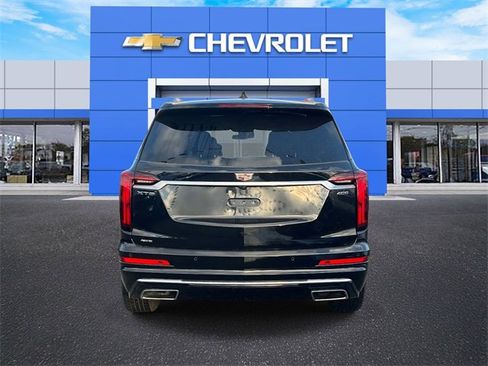 Used 2025 Cadillac XT6 Premium Luxury image 7