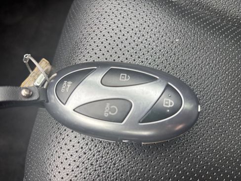 Used 2025 Hyundai Elantra Limited FWD image 20