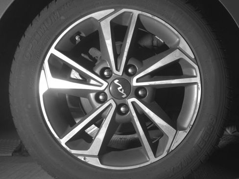 Used 2024 Kia Forte LXS FWD image 15