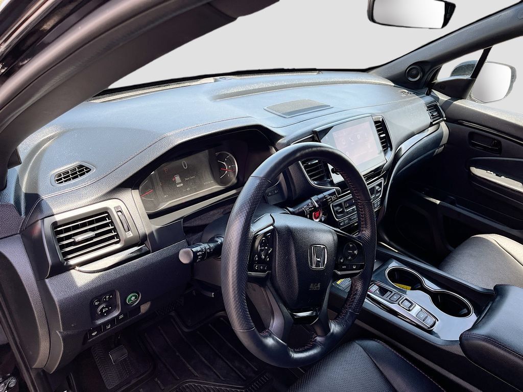 Used 2025 Honda Passport Black Edition image 9